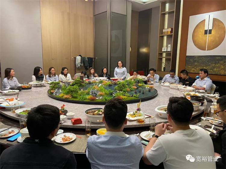 ▲開業(yè)相聚，相談甚歡不在于是否有珍饈百味